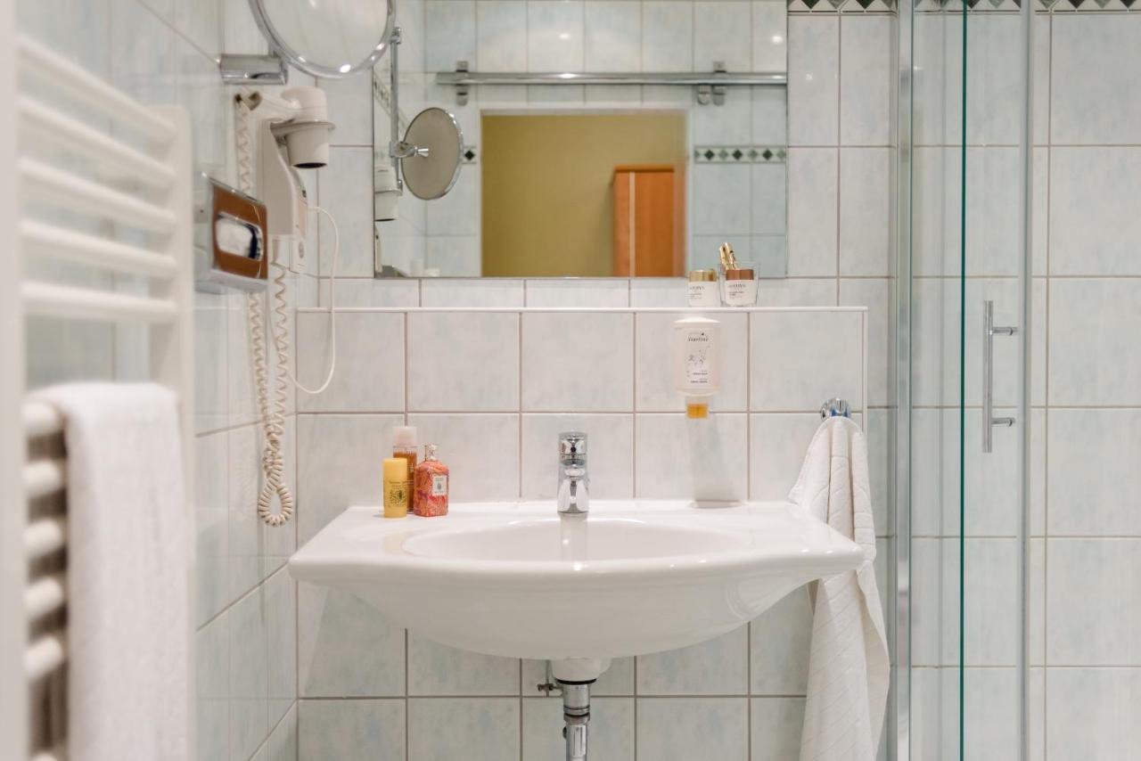 Hotel Lohmann'S Kapeller Hof Langenfeld  Esterno foto