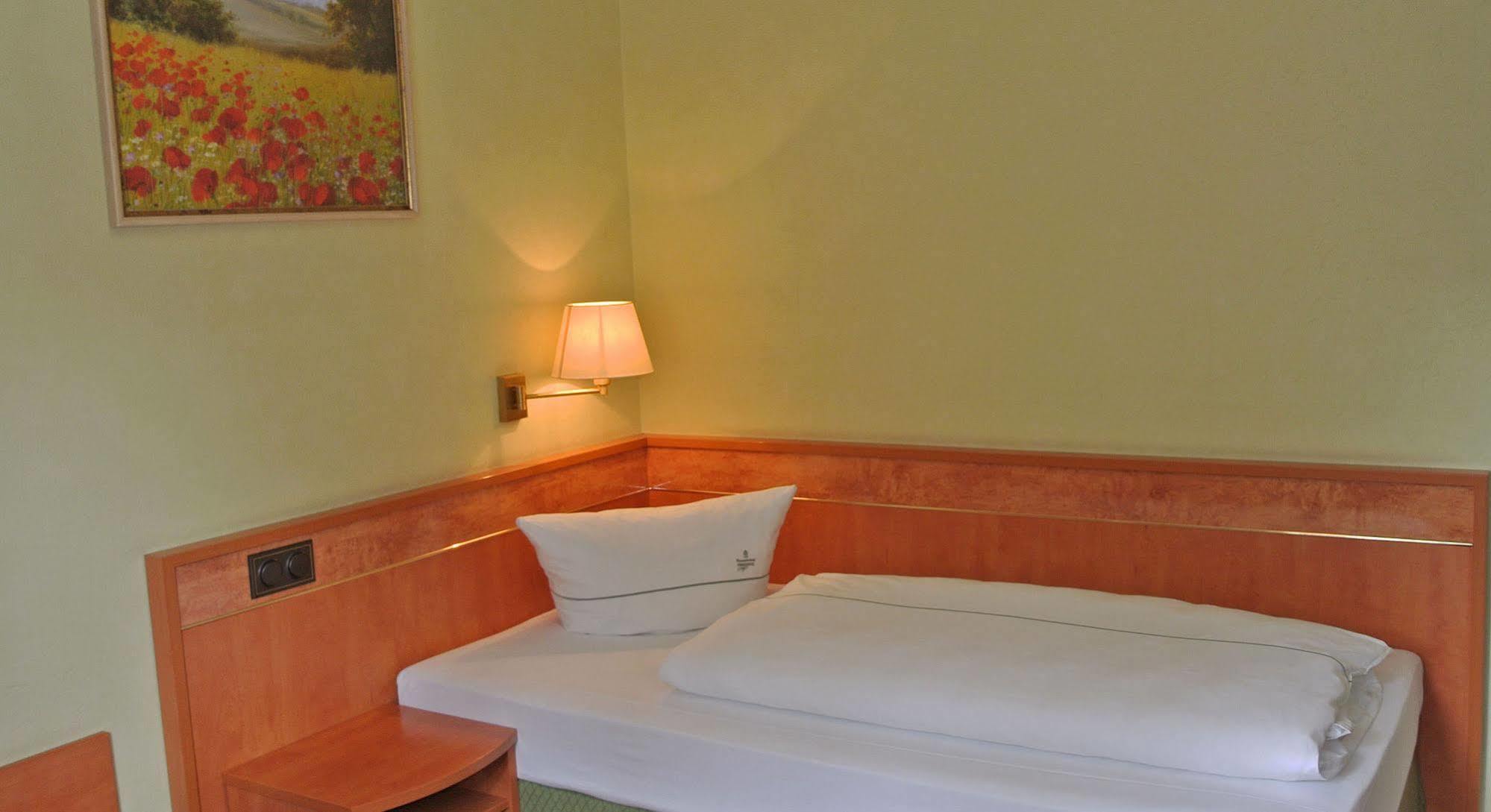 Hotel Lohmann'S Kapeller Hof Langenfeld  Esterno foto