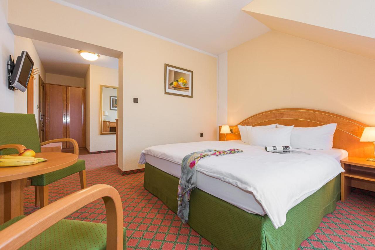 Hotel Lohmann'S Kapeller Hof Langenfeld  Esterno foto